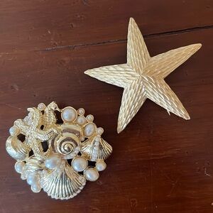 🌷 2 Piece Brooch Set - Gold Tone with Faux Pearls